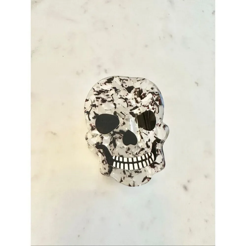 Halloween black-and-white tortoiseshell skull hair claw